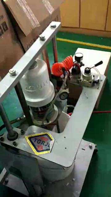 双立柱润滑脂小齿轮工装注油